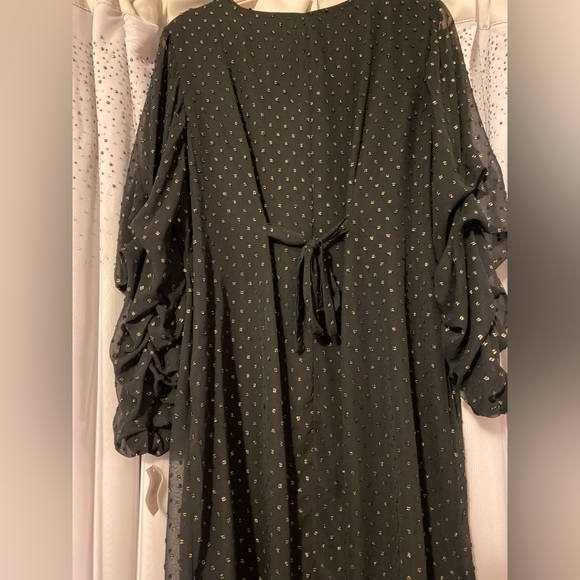 Brand: Signature By Robbie Bee
Size: 16W, PTP- 23”, Length- 39”
Color: Black - Picture 3 of 3